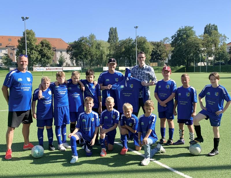 Übergabe der Ausrüstung an die D2-Jugend