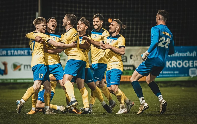 Dramatischer Auswärtssieg in Riesa – Laubegast dreht Spiel in letzter Sekunde!